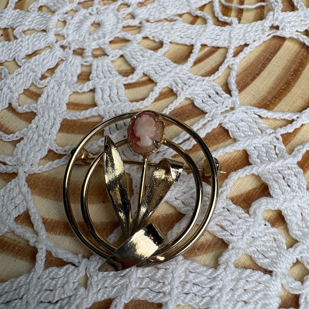 Vintage Unsigned Gold Tone Cameo Pin Victorian Aesthetic